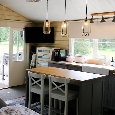 Stiilne Majake Saunaga