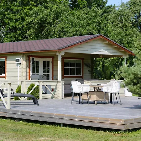 Stiilne Majake Saunaga